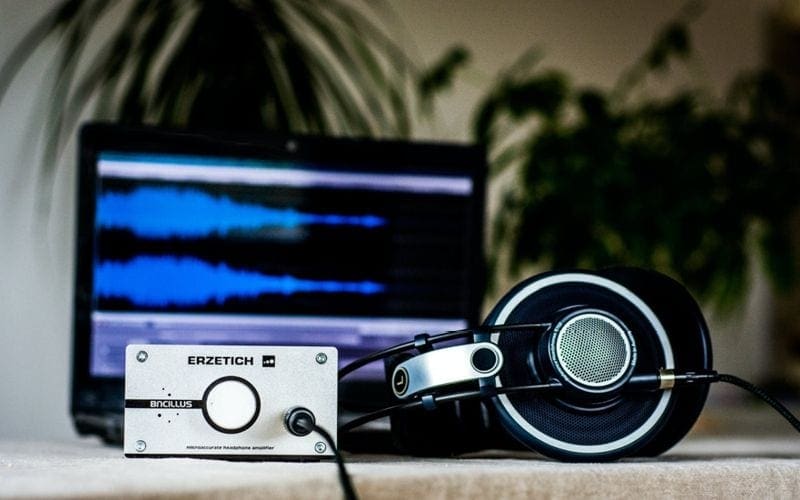 lo fi music and headphones