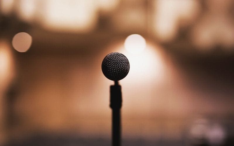 mic on-stage performance