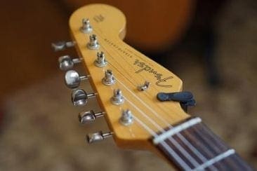 How To Tune A Guitar By Ear For Beginners