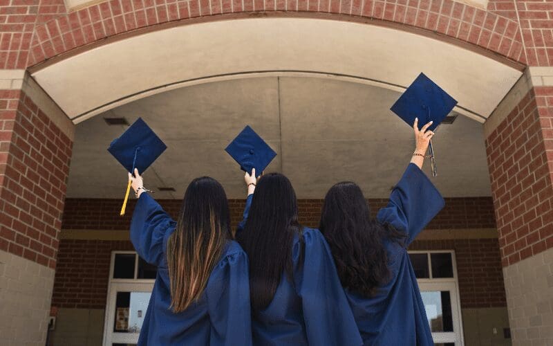girls graduating 