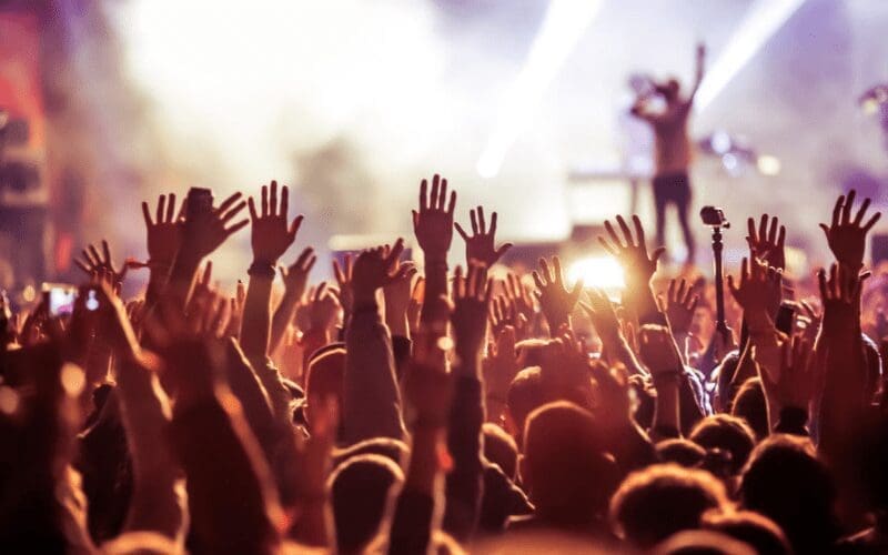 concert etiquette rules support band crowd 