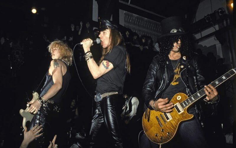 guns n roses on stage 80s