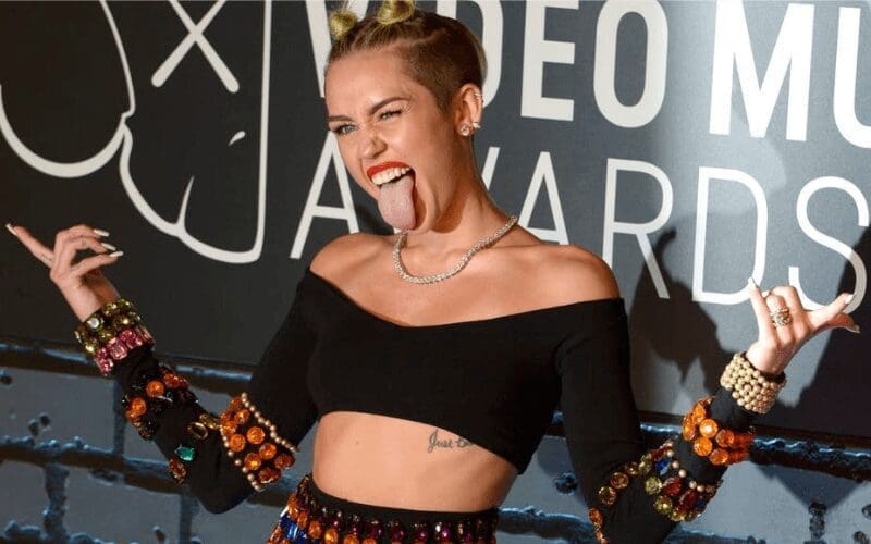 miley cyrus short blonde hair