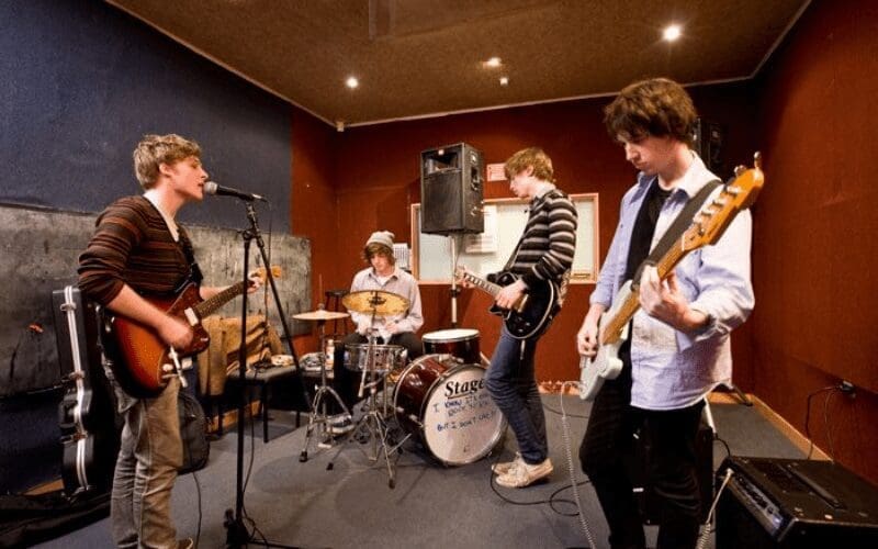 band rehearsing how to form a band