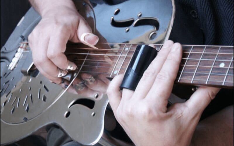 dobro player