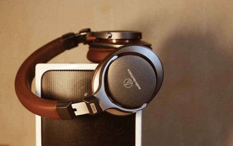 speaker and headphones