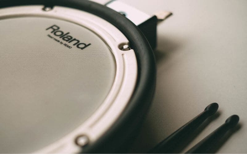 Roland drum pad and sticks