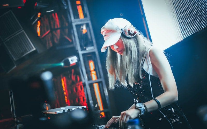 female dj