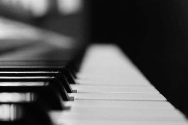 22 Easy Songs To Sing That Sound Impressive