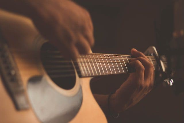 20 Good Songs To Sing With Guitar