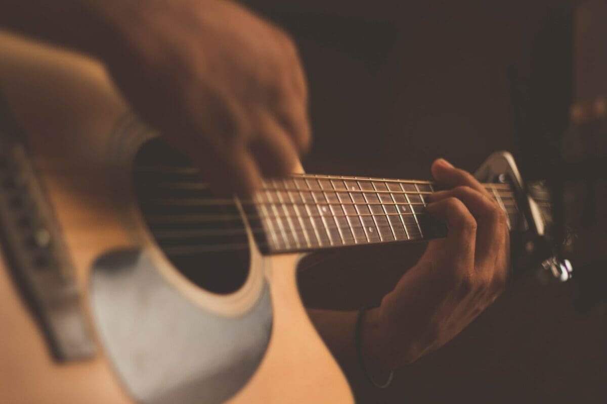The Best Acoustic Guitar & Where To Buy