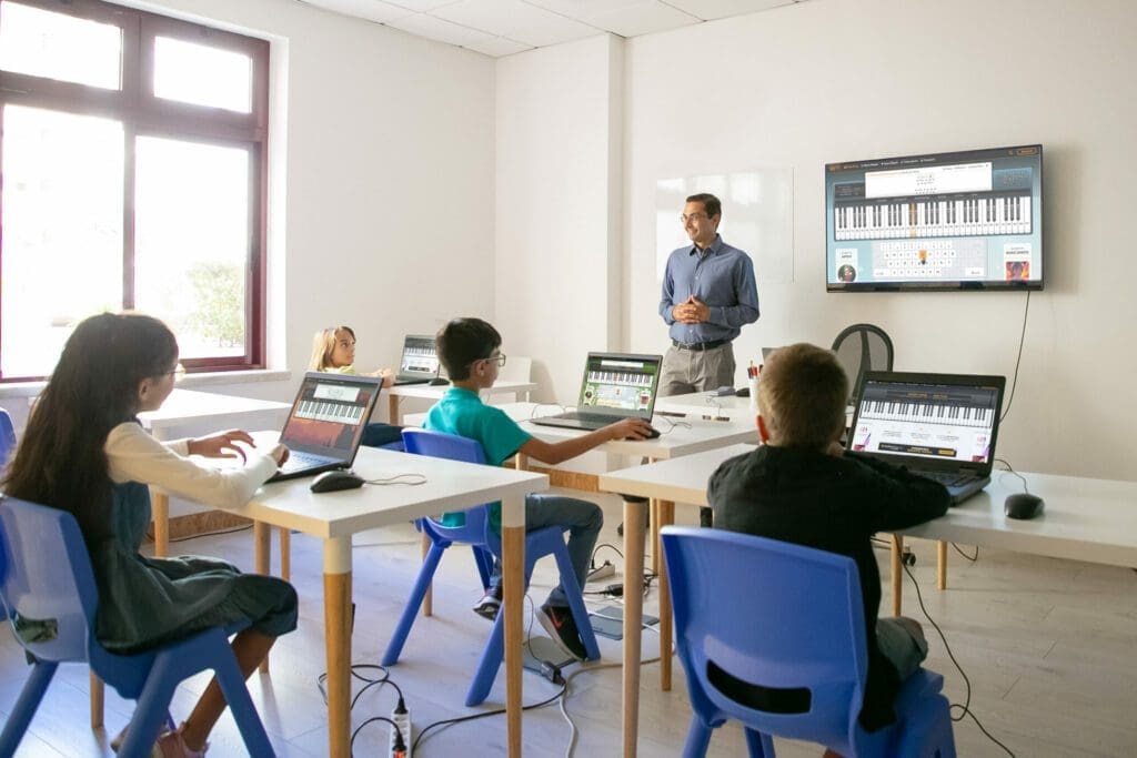 Virtual Piano in the classroom