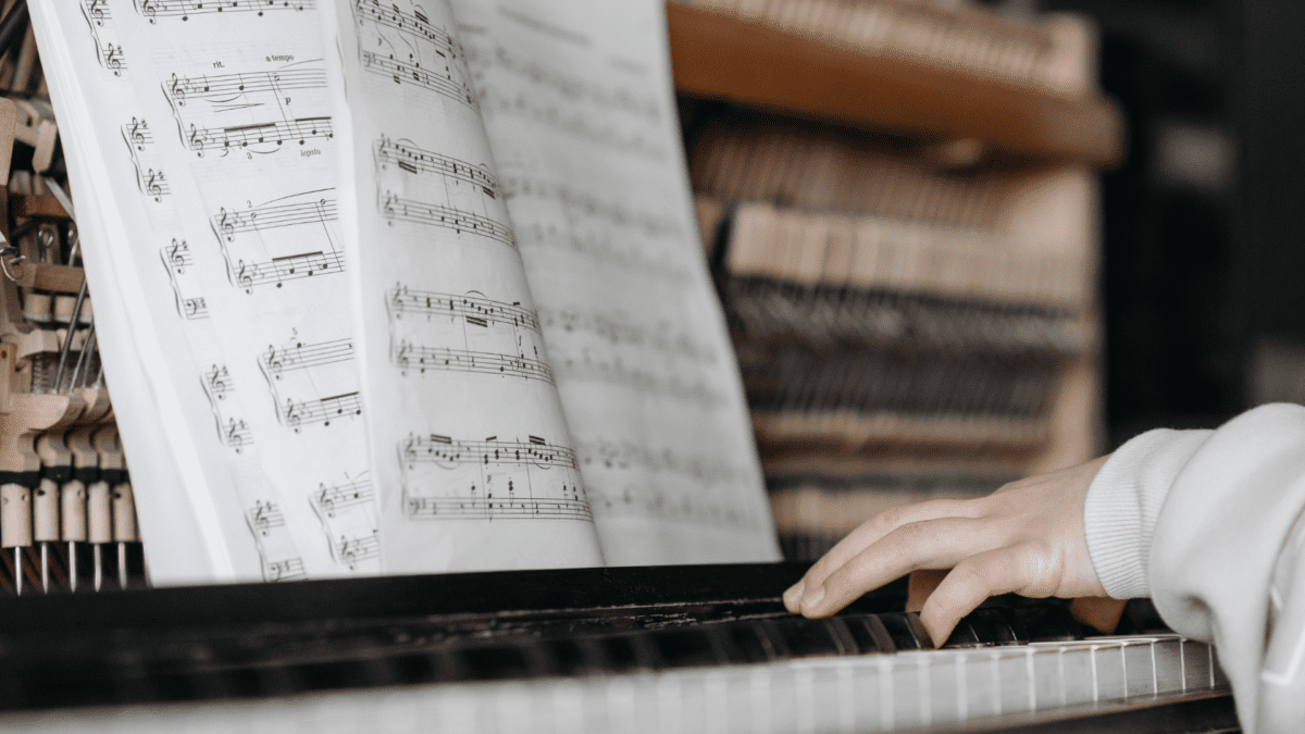 Understanding the E/B Piano Chord